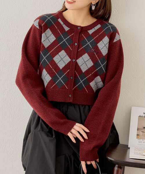 Chico(チコ)の「アーガイル刺繍カーディガン(カーディガン/ボレロ・レディース・ブラウン/レッド/グレー/アイボリー・FREE)」の4枚目の写真