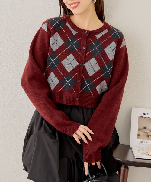 Chico(チコ)の「アーガイル刺繍カーディガン(カーディガン/ボレロ・レディース・ブラウン/レッド/グレー/アイボリー・FREE)」の7枚目の写真