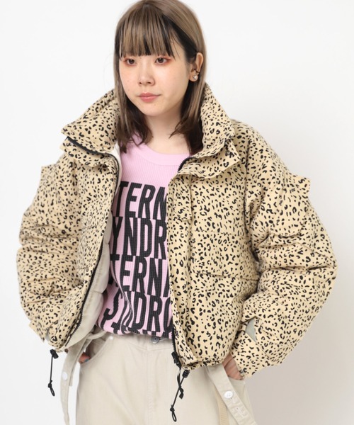 RNA（アールエヌエー）の「J2128 ボールパディングショートジャケット（ブルゾン・レディース・レオパード/ケミカルウォッシュ・MEDIUM）」の4枚目の写真