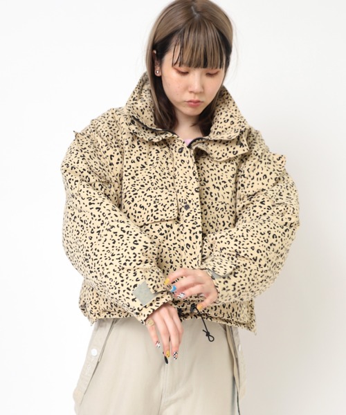 RNA（アールエヌエー）の「J2128 ボールパディングショートジャケット（ブルゾン・レディース・レオパード/ケミカルウォッシュ・MEDIUM）」の3枚目の写真