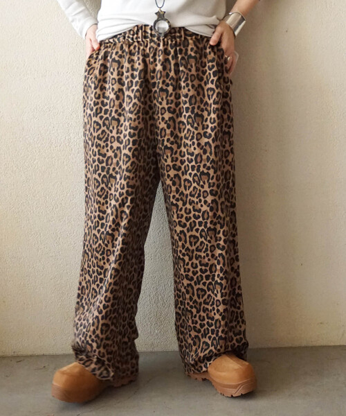 JOURNAL STANDARD LUXE(ジャーナルスタンダード ラックス)の「《追加》レオパードサテン イージーパンツ(その他パンツ・レディース・チャコールグレー/キャメル・FREE)」の1枚目の写真