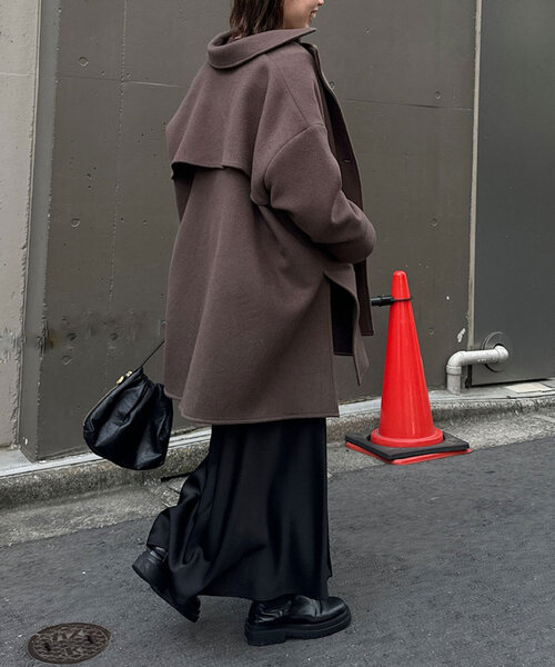 Jena espace merveilleux（ジェナ　エスパスメルヴェイユ）の「【WEB限定カラー:ネイビー】バック切替テントコート（その他アウター・レディース・ネイビー/ブラウン/ライトグレー・FREE）」の15枚目の写真