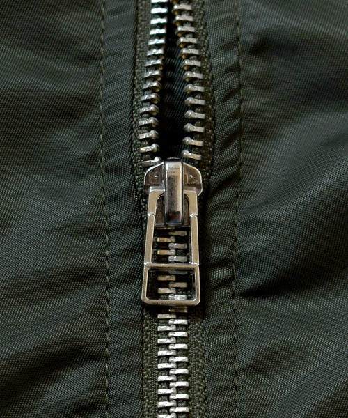 おしゃれスタ(オシャレスタ)の「Vintage-like heavy nylon twill B-15 flight jacket/ヴィンテージライク ヘビーナイロンツイル B-15 フライトジャケット(MA-1・メンズ・カーキ/ブラック・XL/L/M)」の9枚目の写真