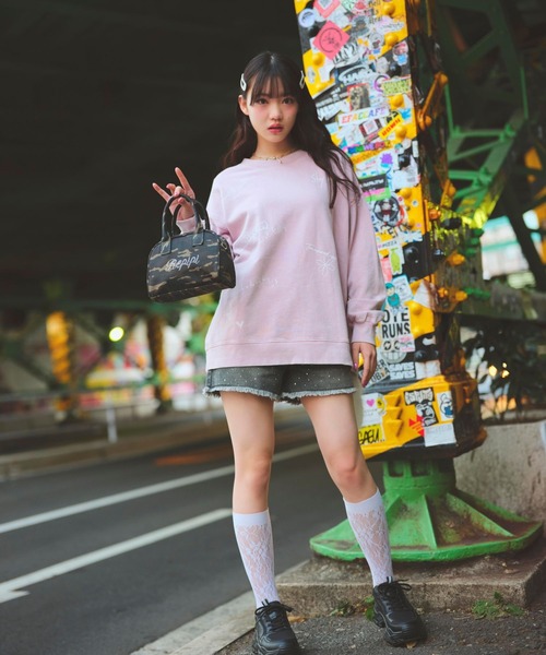 repipi armario(レピピ アルマリオ)の「ラインストーンミニボストンバッグ(ショルダーバッグ・キッズ・カモフラージュ/シルバー/ブラック・FREE)」の11枚目の写真