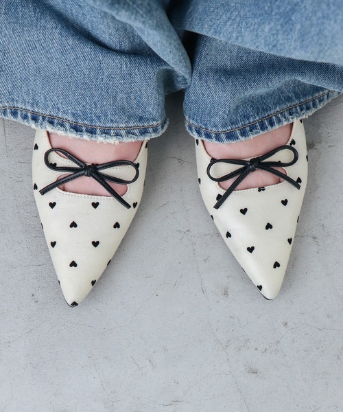 EVOL（イーボル）の「【軽量・柔らかい】ダブルリボンポインテッドパンプス IY5631（パンプス・レディース・ブラック/レオパード/アイボリー/シルバー/ピンク/ブラック系その他/ブラック×ブラック/グレー系その他/ピンク系その他/ベージュ/グレー系その他2/グレー/ライトピンク/ホワイト・25.0cm/24.5cm/24.0cm/23.5cm/23.0cm/22.5cm/22.0cm）」の15枚目の写真