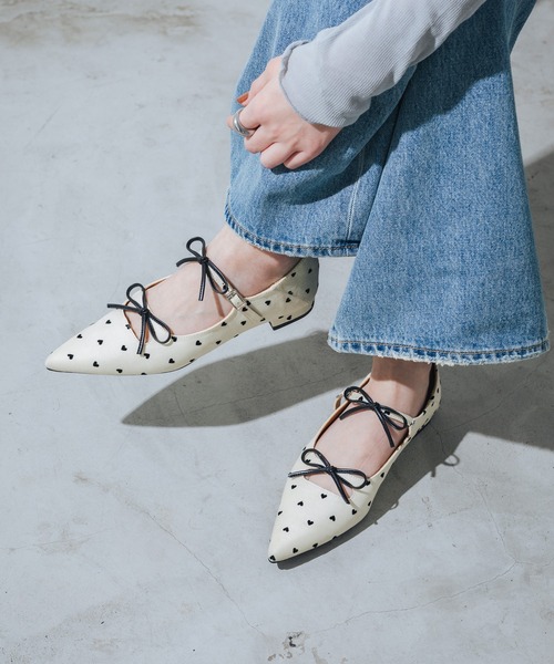 EVOL（イーボル）の「【軽量・柔らかい】ダブルリボンポインテッドパンプス IY5631（パンプス・レディース・ブラック/レオパード/アイボリー/シルバー/ピンク/ブラック系その他/ブラック×ブラック/グレー系その他/ピンク系その他/ベージュ/グレー系その他2/グレー/ライトピンク/ホワイト・25.0cm/24.5cm/24.0cm/23.5cm/23.0cm/22.5cm/22.0cm）」の16枚目の写真