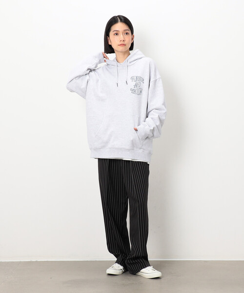 Purple&Yellow(パープルアンドイエロー)の「裏毛ロゴ刺繍パーカ(パーカー・メンズ・ブラック/ライトグレー・SMALL/MEDIUM/LARGE)」の6枚目の写真