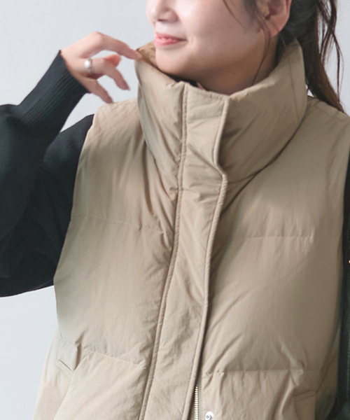 JOURNAL STANDARD（ジャーナルスタンダード）の「ナイロンタフタダウンベスト（ダウンベスト・レディース・ベージュ/ブラック・FREE）」の16枚目の写真