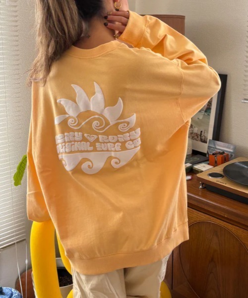 ROXY（ロキシー）の「FIRST DAY/ロキシーバックプリントオーバーサイズシルエット長袖ロンT（Tシャツ/カットソー・レディース・ホワイト/ブラック/イエロー/グレー・LARGE/MEDIUM/SMALL）」の4枚目の写真