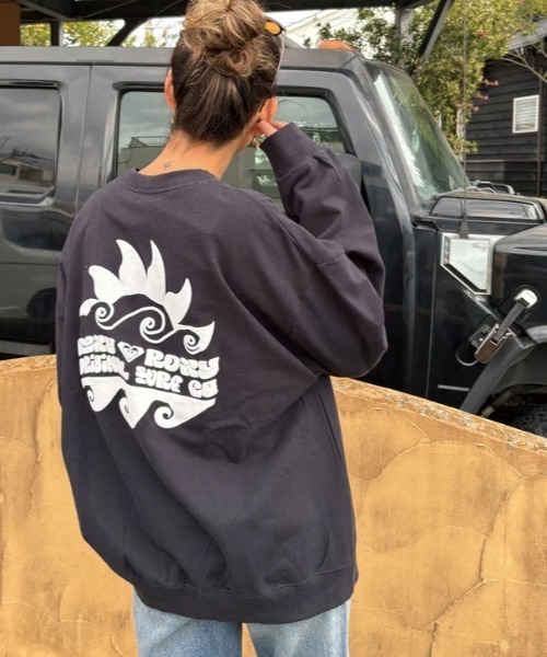 ROXY（ロキシー）の「FIRST DAY/ロキシーバックプリントオーバーサイズシルエット長袖ロンT（Tシャツ/カットソー・レディース・ホワイト/ブラック/イエロー/グレー・LARGE/MEDIUM/SMALL）」の2枚目の写真
