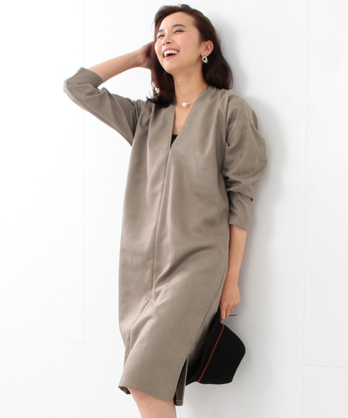 BEAMS LIGHTS Women's（ビームスライツ ウィメンズ）の「BEAMS LIGHTS / フェイクスエード Vネックワンピース（ワンピース・レディース・ベージュ/ブラウン/ダークグリーン・ONE SIZE）」の3枚目の写真