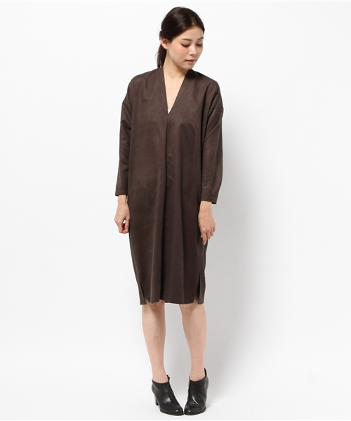 BEAMS LIGHTS Women's（ビームスライツ ウィメンズ）の「BEAMS LIGHTS / フェイクスエード Vネックワンピース（ワンピース・レディース・ベージュ/ブラウン/ダークグリーン・ONE SIZE）」の2枚目の写真