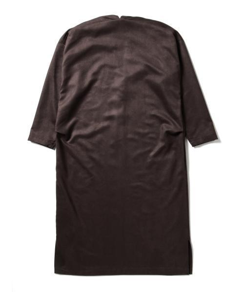 BEAMS LIGHTS Women's（ビームスライツ ウィメンズ）の「BEAMS LIGHTS / フェイクスエード Vネックワンピース（ワンピース・レディース・ベージュ/ブラウン/ダークグリーン・ONE SIZE）」の18枚目の写真