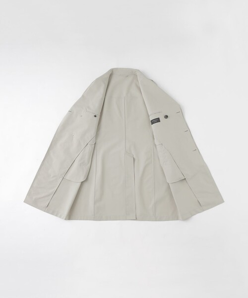 EPOCA UOMO(エポカウォモ)の「ポリエステルアシンメトリーコート(トレンチコート・メンズ・ベージュ系その他/ブラック・46/48)」の4枚目の写真