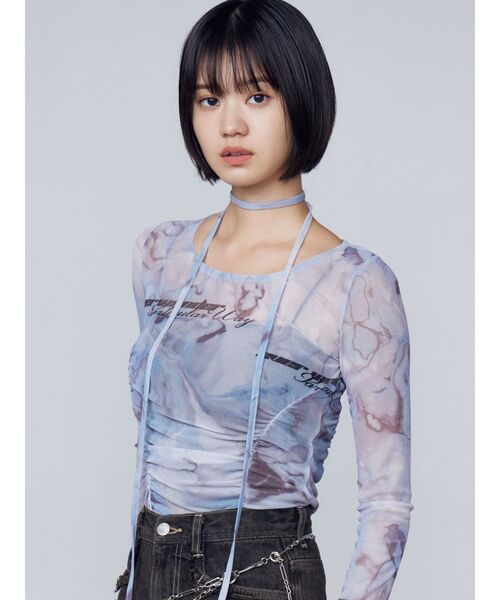 EMODA(エモダ)の「チョーカーリボンシアートップ(Tシャツ/カットソー・レディース・ブラック/ブルー/グリーン・FREE)」の3枚目の写真