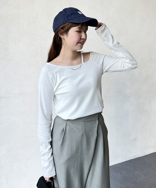 Chez toi(シェトワ)の「【ITAMI企画】アシメネックリブロンT(Tシャツ/カットソー・レディース・モカ/オフホワイト・FREE)」の3枚目の写真