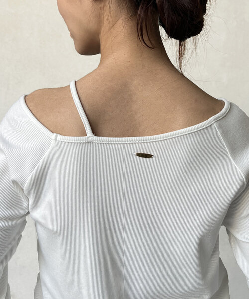 Chez toi(シェトワ)の「【ITAMI企画】アシメネックリブロンT(Tシャツ/カットソー・レディース・モカ/オフホワイト・FREE)」の17枚目の写真