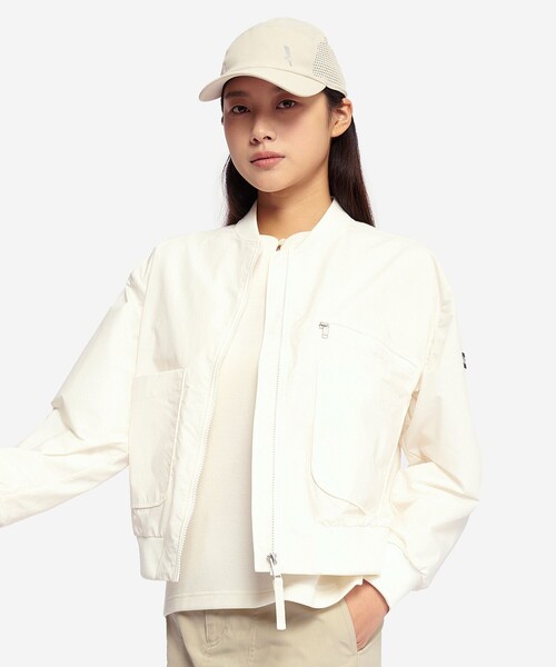 AIGLE(エーグル)の「SOLOTEX UVカット 撥水 ライトウェイト ショート丈MA-1ブルゾン(ブルゾン・レディース・ブラック/ライトブルー/ホワイト・36/38/40)」の14枚目の写真
