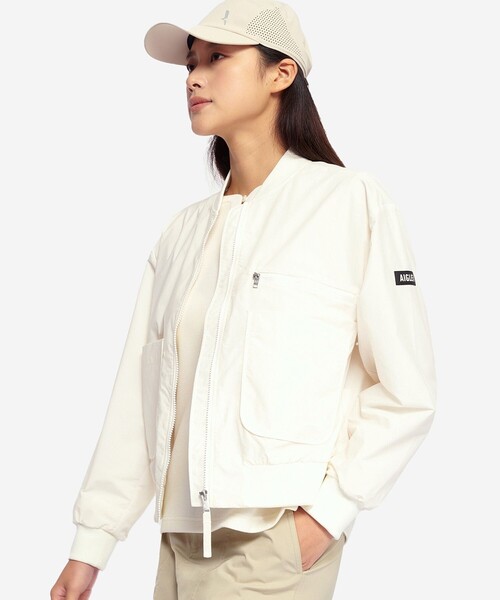 AIGLE(エーグル)の「SOLOTEX UVカット 撥水 ライトウェイト ショート丈MA-1ブルゾン(ブルゾン・レディース・ブラック/ライトブルー/ホワイト・36/38/40)」の12枚目の写真