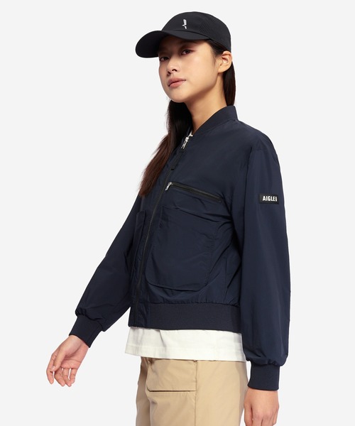 AIGLE（エーグル）の「SOLOTEX UVカット 撥水 ライトウェイト ショート丈MA-1ブルゾン（ブルゾン・レディース・ブラック/ライトブルー/ホワイト・36/38/40）」の11枚目の写真