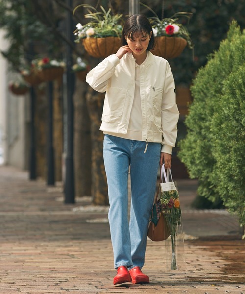 AIGLE（エーグル）の「SOLOTEX UVカット 撥水 ライトウェイト ショート丈MA-1ブルゾン（ブルゾン・レディース・ブラック/ライトブルー/ホワイト・36/38/40）」の4枚目の写真