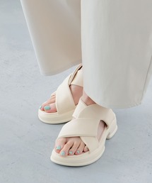 AmiAmi | 柔らか！スクエアトゥ ゴムストラップ クロスベルト厚底サンダル(サンダル)