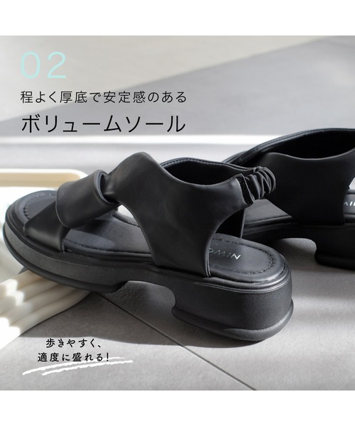 AmiAmi（アミアミ）の「柔らか！スクエアトゥ ゴムストラップ クロスベルト厚底サンダル（サンダル・レディース・イエロー/ブラック/アイボリー・36/37/38/39/40）」の6枚目の写真