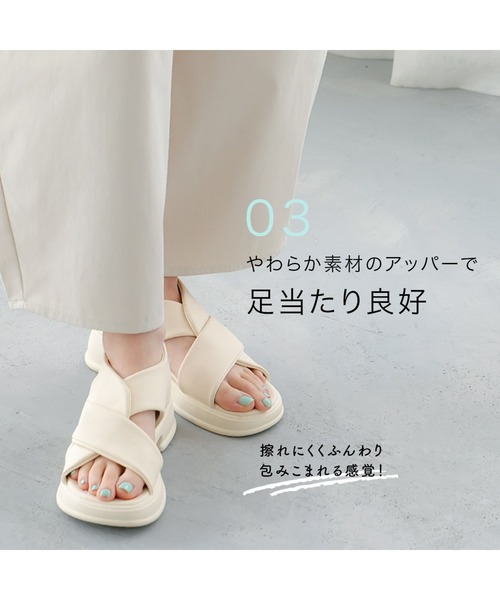 AmiAmi（アミアミ）の「柔らか！スクエアトゥ ゴムストラップ クロスベルト厚底サンダル（サンダル・レディース・イエロー/ブラック/アイボリー・36/37/38/39/40）」の7枚目の写真