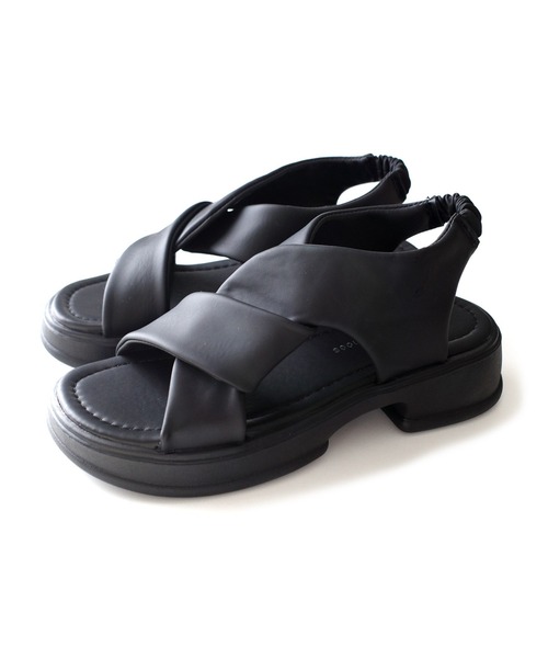 AmiAmi（アミアミ）の「柔らか！スクエアトゥ ゴムストラップ クロスベルト厚底サンダル（サンダル・レディース・イエロー/ブラック/アイボリー・36/37/38/39/40）」の9枚目の写真