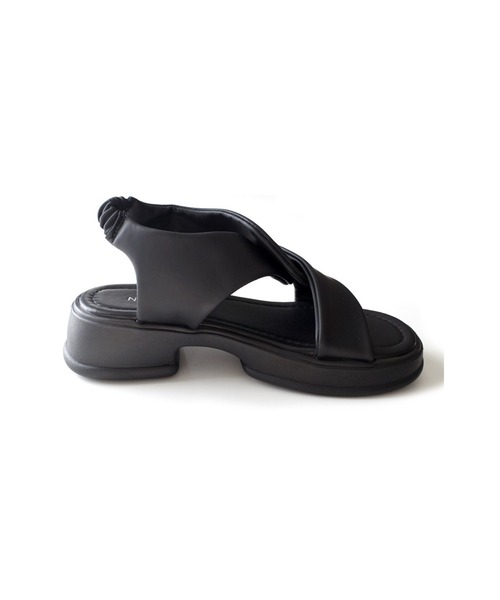 AmiAmi（アミアミ）の「柔らか！スクエアトゥ ゴムストラップ クロスベルト厚底サンダル（サンダル・レディース・イエロー/ブラック/アイボリー・36/37/38/39/40）」の15枚目の写真