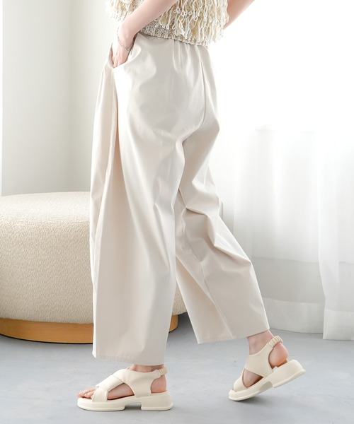 AmiAmi（アミアミ）の「柔らか！スクエアトゥ ゴムストラップ クロスベルト厚底サンダル（サンダル・レディース・イエロー/ブラック/アイボリー・36/37/38/39/40）」の19枚目の写真