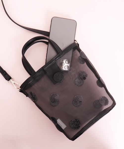 artemis by DIANA（アルテミスバイダイアナ）の「SMILEY ドットスパンコール刺繍　メッシュショルダーバッグ（ハンドバッグ・レディース・ブラック/ベージュ・FREE）」の2枚目の写真