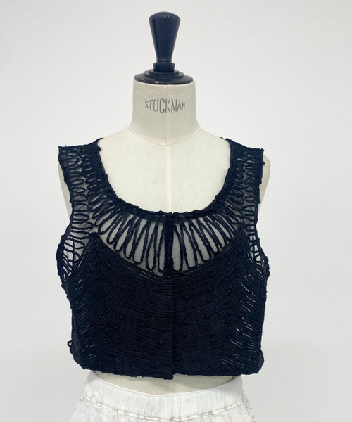 NOMINE(ノミネ)の「【WEB限定】ハンド刺繍ベスト(ベスト・レディース・ブラック・フリー)」の3枚目の写真