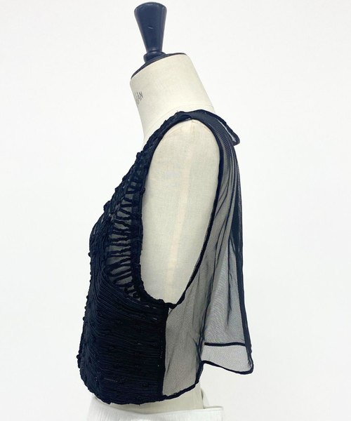 NOMINE(ノミネ)の「【WEB限定】ハンド刺繍ベスト(ベスト・レディース・ブラック・フリー)」の4枚目の写真