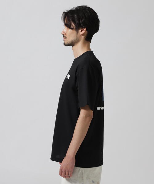 THE NORTH FACE（ザノースフェイス）の「THE NORTH FACE (ザ・ノース・フェイス）S/S Back Square Traverse Logo T（Tシャツ/カットソー・メンズ・ブラック/ホワイト・XL/M/L）」の10枚目の写真