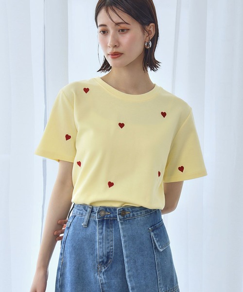 Ampirula(アンピルーラ)の「ハート刺繍Tシャツ(Tシャツ/カットソー・レディース・イエロー/ホワイト/ブラック・FREE)」の3枚目の写真