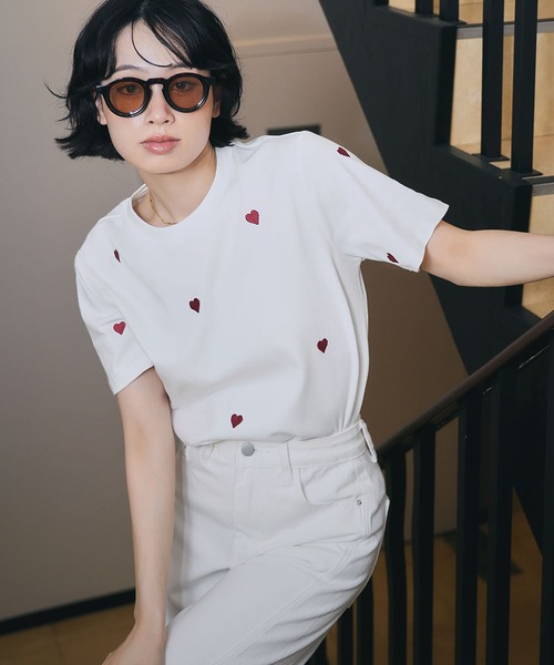 Ampirula(アンピルーラ)の「ハート刺繍Tシャツ(Tシャツ/カットソー・レディース・イエロー/ホワイト/ブラック・FREE)」の5枚目の写真