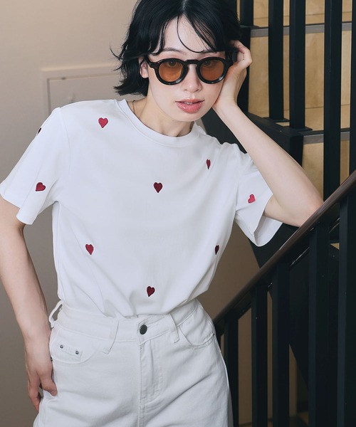 Ampirula(アンピルーラ)の「ハート刺繍Tシャツ(Tシャツ/カットソー・レディース・イエロー/ホワイト/ブラック・FREE)」の6枚目の写真