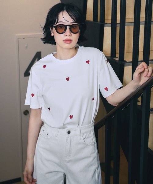 Ampirula(アンピルーラ)の「ハート刺繍Tシャツ(Tシャツ/カットソー・レディース・イエロー/ホワイト/ブラック・FREE)」の7枚目の写真