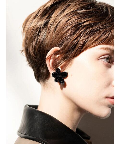 Te chichi(テチチ)の「ビーズフラワーイヤリング(イヤリング・レディース・ブラック・F)」の2枚目の写真