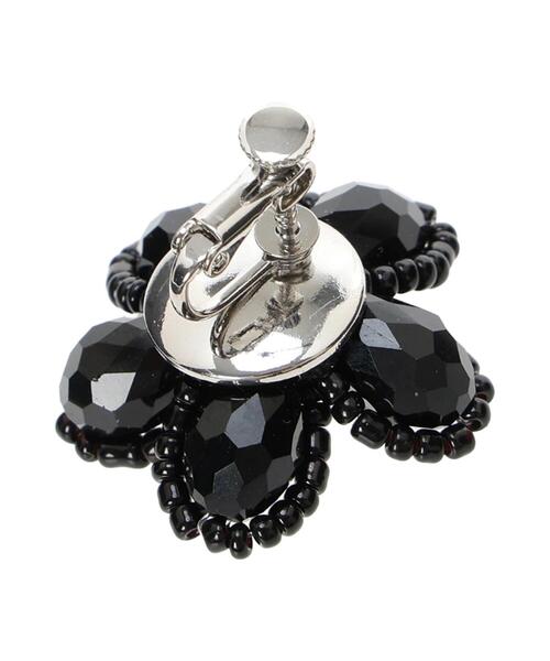 Te chichi(テチチ)の「ビーズフラワーイヤリング(イヤリング・レディース・ブラック・F)」の6枚目の写真