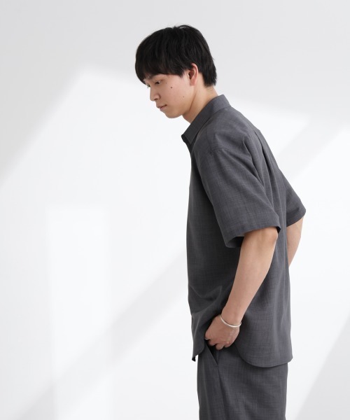 NANO universe(ナノユニバース)の「ライトウェイトドライシャツ 半袖(セットアップ可)(シャツ/ブラウス・メンズ・グレー/ライトグレー/ネイビー・S/M/L/XL)」の5枚目の写真