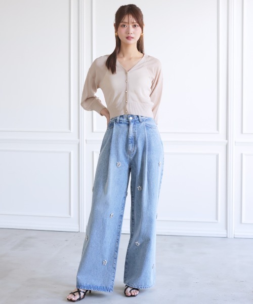 AND COUTURE(アンドクチュール)の「ビジュータックデニムパンツ(デニムパンツ・レディース・ブルー/サックスブルー/ブルー系その他・SMALL/MEDIUM)」の1枚目の写真