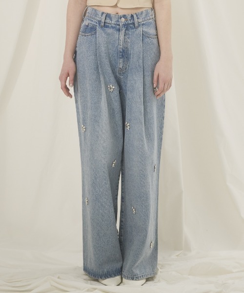 AND COUTURE(アンドクチュール)の「ビジュータックデニムパンツ(デニムパンツ・レディース・ブルー/サックスブルー/ブルー系その他・SMALL/MEDIUM)」の2枚目の写真