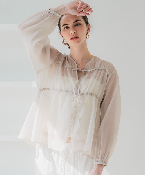 coca（coca）（コカ）の「シアーリボンギャザーブラウス（シャツ/ブラウス・レディース・チャコール/アイボリー/グレイッシュベージュ/グリーン・L/M）」の4枚目の写真