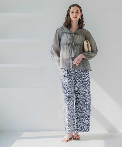 coca（coca）（コカ）の「シアーリボンギャザーブラウス（シャツ/ブラウス・レディース・チャコール/アイボリー/グレイッシュベージュ/グリーン・L/M）」の5枚目の写真