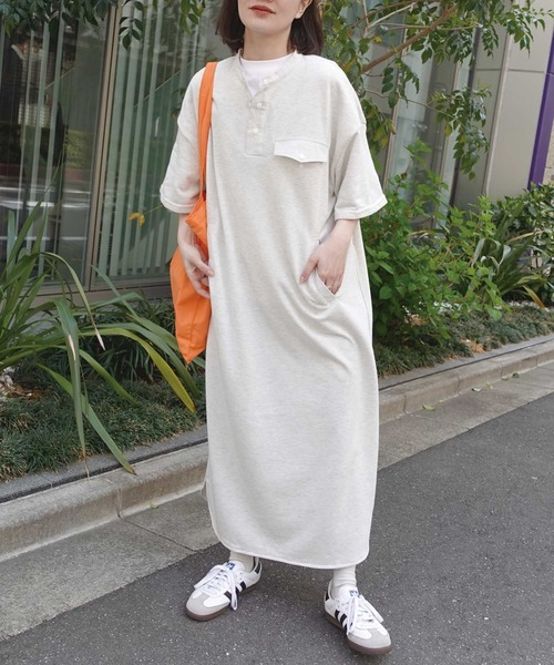 CORNERS(コーナーズ)の「スウェットヘンリーネックワンピース(ワンピース・レディース・オートミール/ネイビー/ブラック×カーキ/ベージュ系/ブラック・M/L)」の1枚目の写真