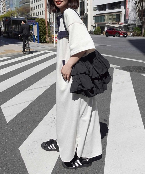 CORNERS(コーナーズ)の「スウェットヘンリーネックワンピース(ワンピース・レディース・オートミール/ネイビー/ブラック×カーキ/ベージュ系/ブラック・M/L)」の10枚目の写真