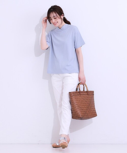 DRESKIP（ドレスキップ）の「【高レビュー/ひんやり/UV】アウトスタイルもサマになる さらさら抜け襟Tシャツ（Tシャツ/カットソー・レディース・ベージュ/ピンク系/チャコールグレー/ライトブルー・01/02/03/04）」の11枚目の写真