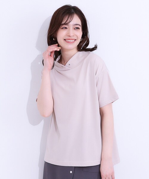 DRESKIP（ドレスキップ）の「【高レビュー/ひんやり/UV】アウトスタイルもサマになる さらさら抜け襟Tシャツ（Tシャツ/カットソー・レディース・ベージュ/ピンク系/チャコールグレー/ライトブルー・01/02/03/04）」の13枚目の写真